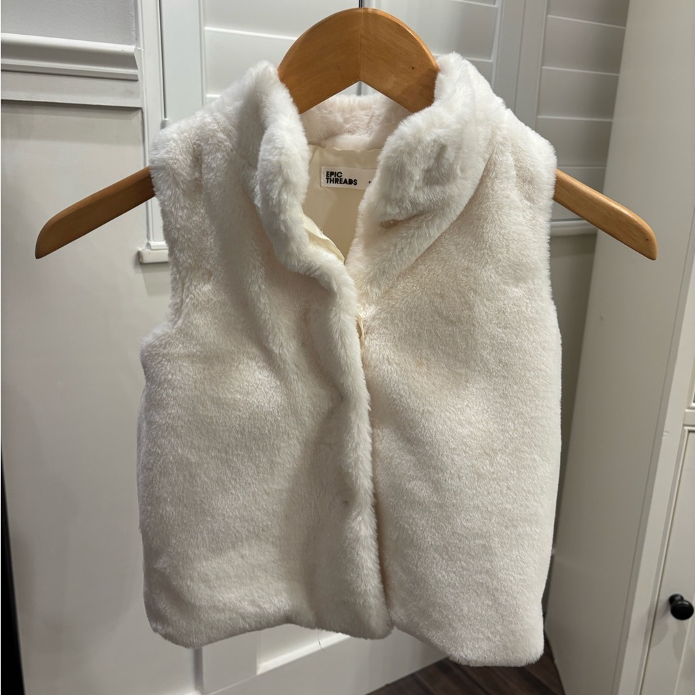 Epic Threads White Fuzzy Vest